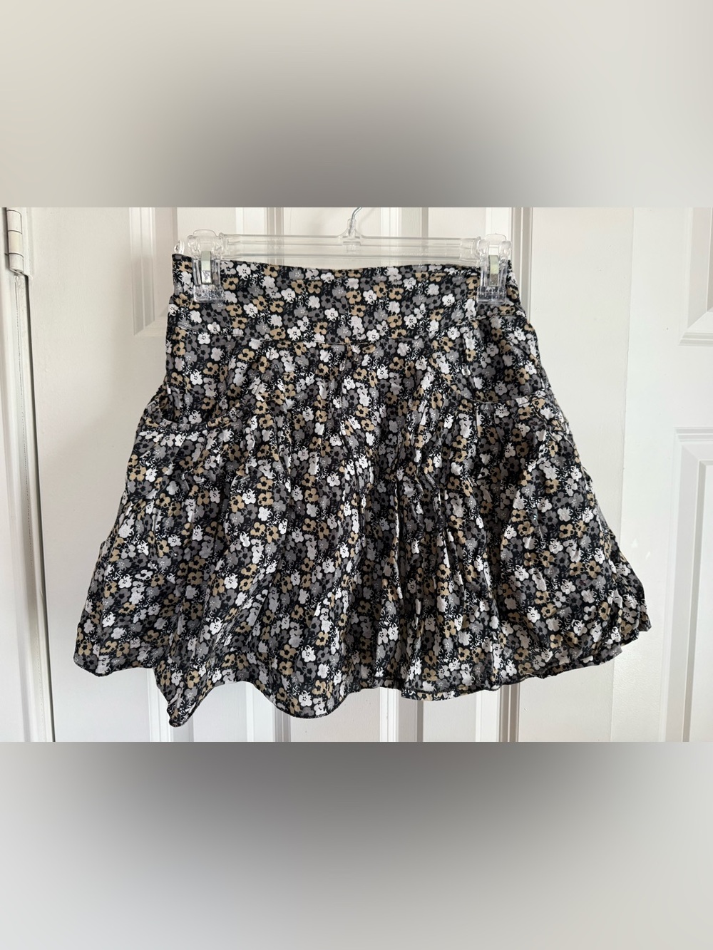 Girls' Black Floral Tiered Skirt with Elastic Waist Size is 146 about 10 US